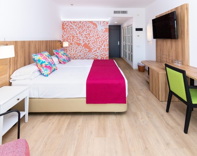 CHAMBRE DOUBLE SUPÉRIEUR AVEC VUE JARDIN